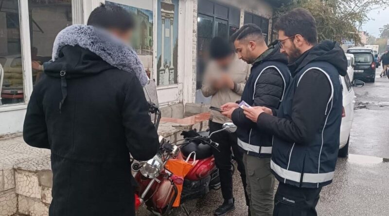 Erzincan'da Göçmen Kaçakçılığıyla Mücadele Ekipleri Huzur Uygulaması Kapsamında Denetim Yaptı 1