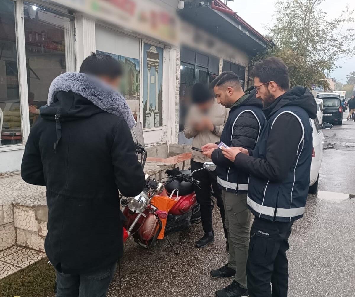 Erzincan’da Göçmen Kaçakçılığıyla Mücadele Ekipleri Huzur Uygulaması Kapsamında Denetim Yaptı