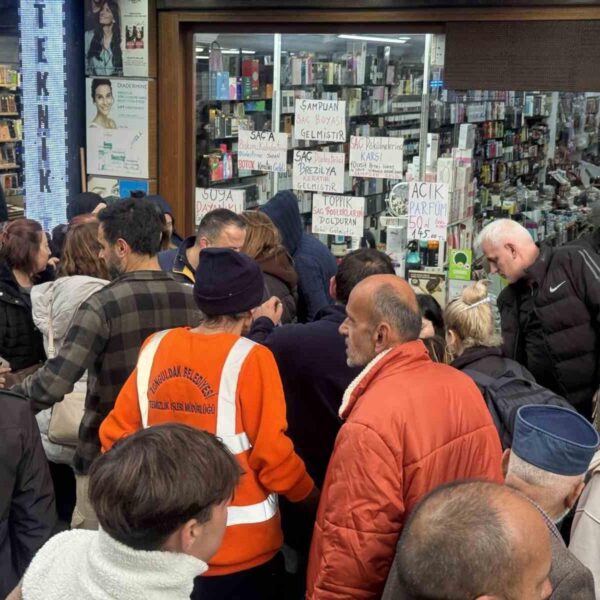 Eski sevgilisi ve kız kardeşi bıçakla yaralandı