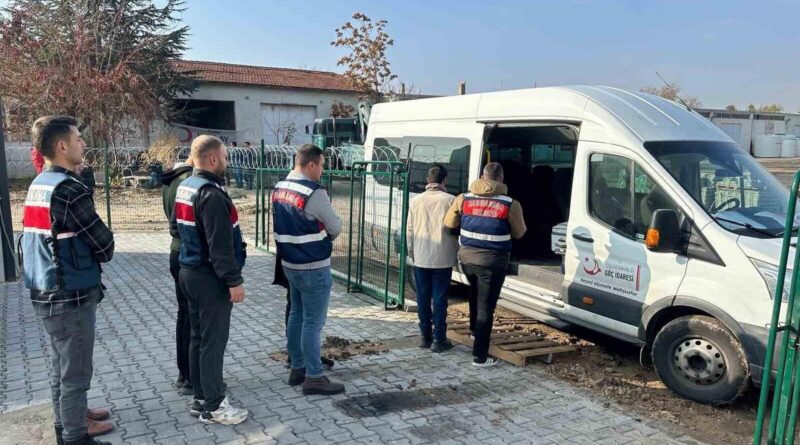 Eskişehir'de 44 Düzensiz Göçmen Deport Edildi, 1 Milyon TL Ceza Kesildi 1