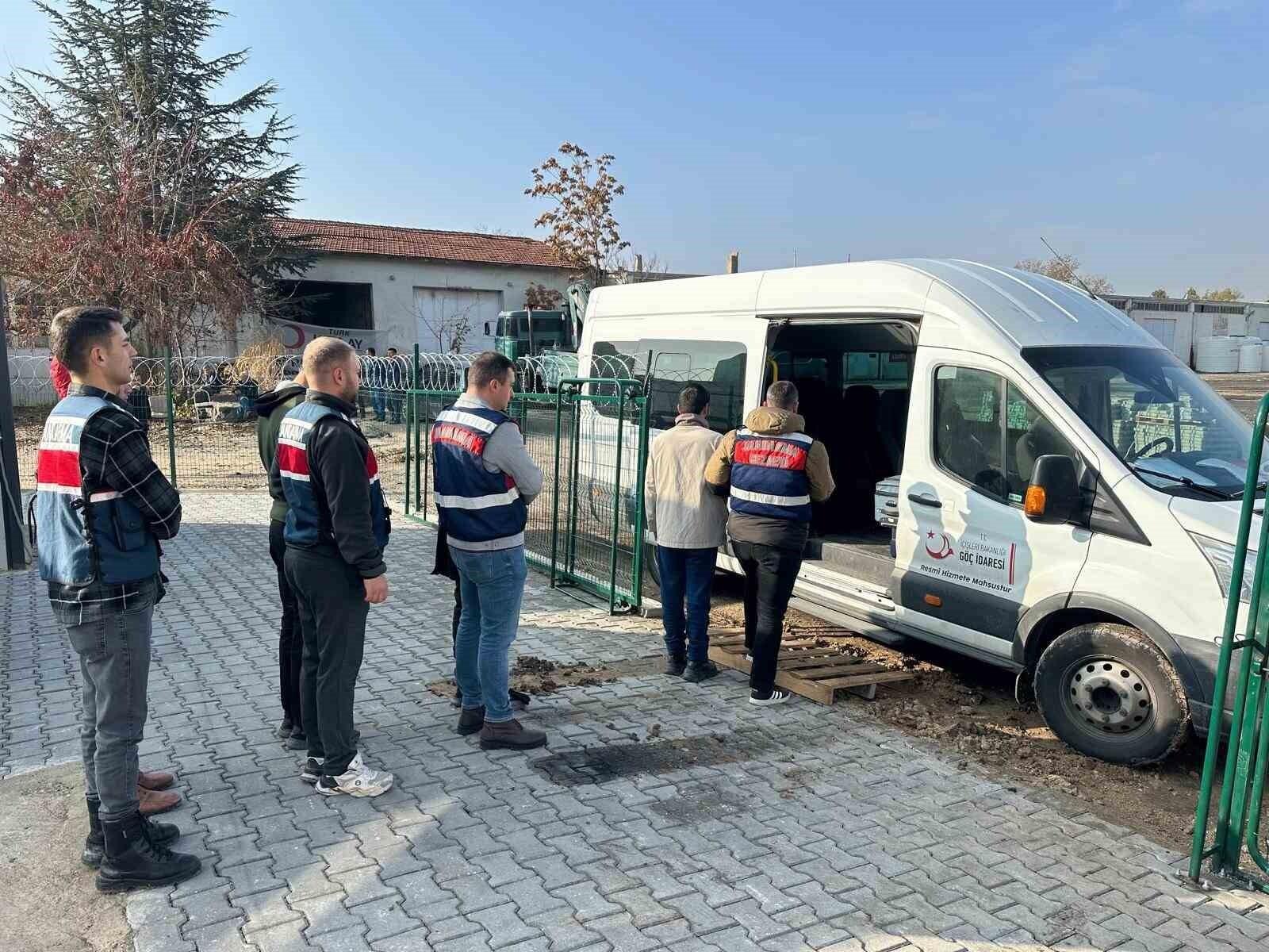 Eskişehir’de 44 Düzensiz Göçmen Deport Edildi, 1 Milyon TL Ceza Kesildi