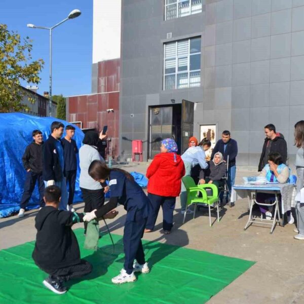 Hastanede yapılan yangın tatbikatı gerçeğini aratmadı-resim-2