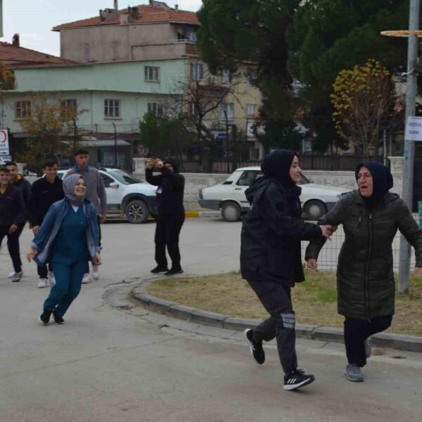 Hastanede yapılan yangın tatbikatı gerçeğini aratmadı-resim-4