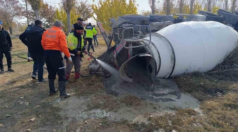 Iğdır'da Beton Mİkseri Çukurdan Dışarı Dönüştü 1