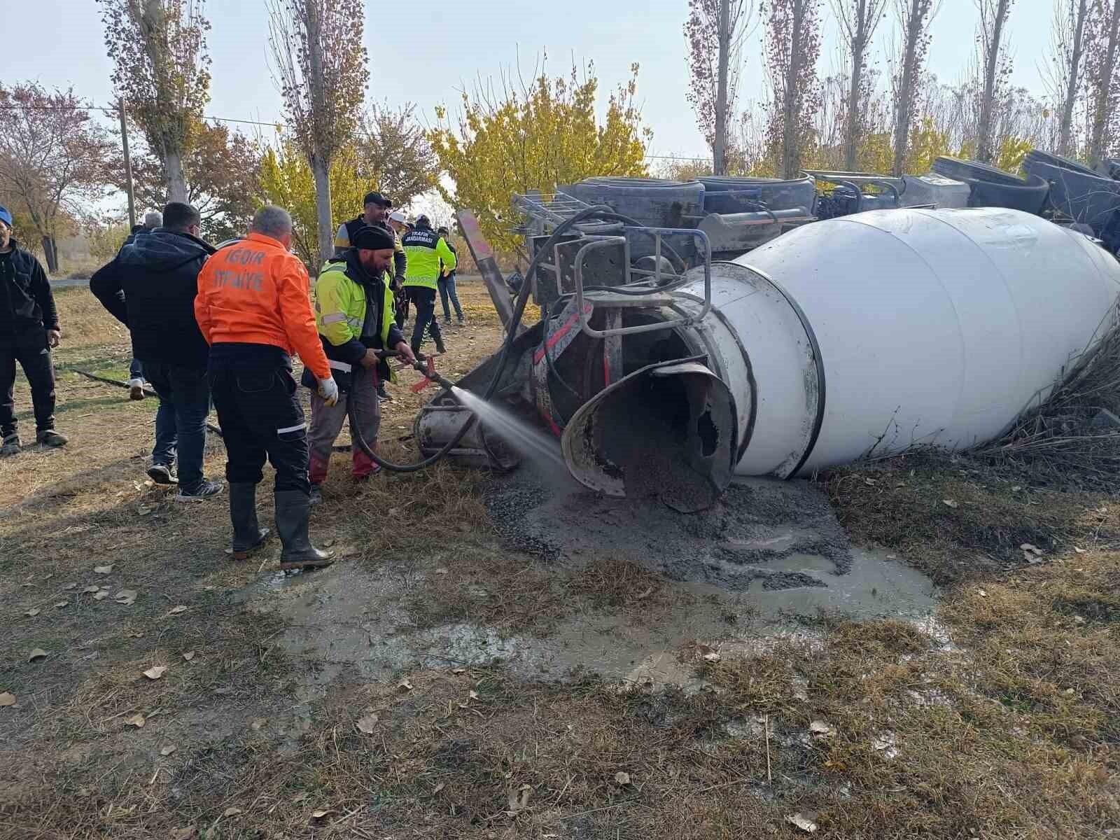 Iğdır’da Beton Mİkseri Çukurdan Dışarı Dönüştü