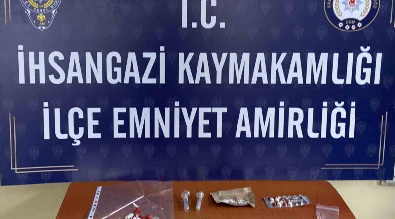 İhsangazi’nde Uyuşturucu Operasyonu: 3 Kişiyi Gözaltına Alınarak 11 Adet Hap ve Diğer Maddeler Ele geçirildi 1