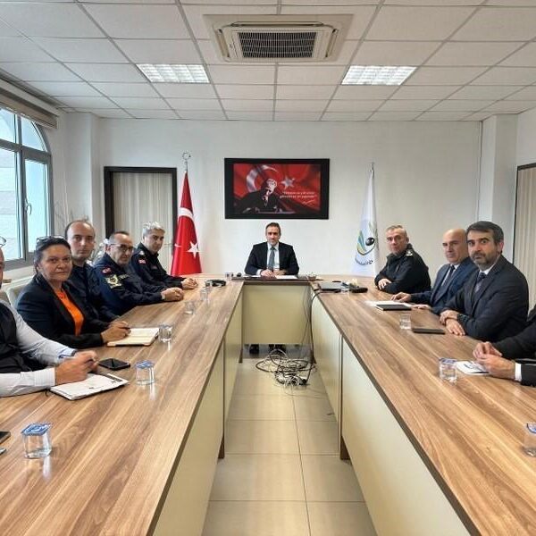 İlçe İdare Şube Başkanları ve Kaymakam Memi'nin Toplantısı