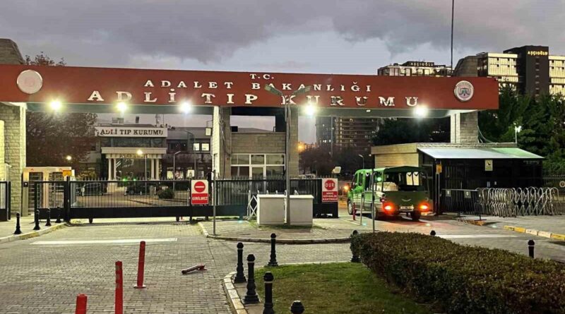 İstanbul'da Aile Katliamı Sonrasında Ölenlerin Cenazeleri Adli Tıp'tan Yakınlarına Teslim Edildi 1