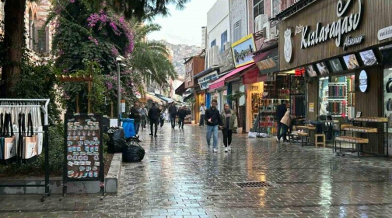 İzmir'de Kuvvetli Yağış Tarihi Kemeraltı Çarşısı ve Yeşildere Caddesi'ni Su Bastı 1