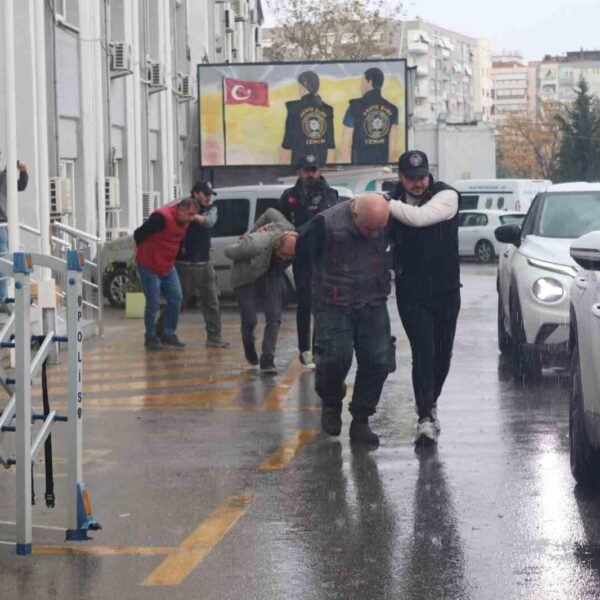 İzmir'de zehirlenme sonucu hayatını kaybeden bebek-1