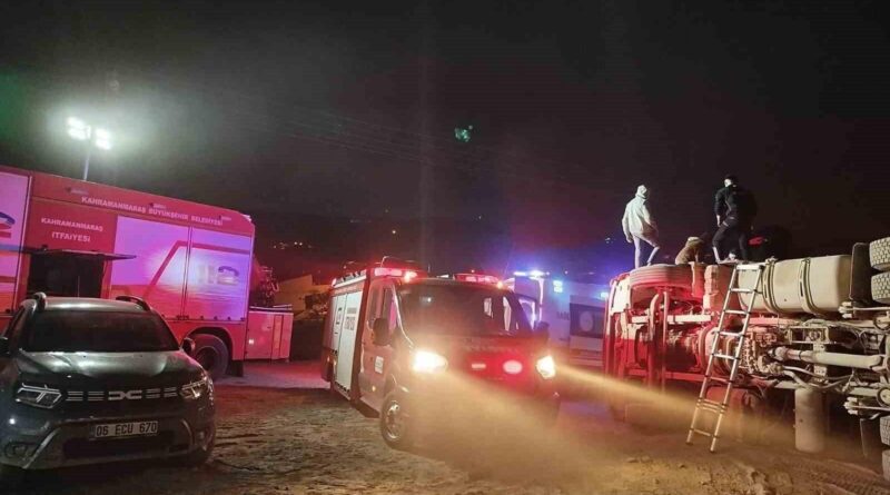 Kahramanmaraş'ta Elmalar Mahallesi'nde kamyon kazası, sürücü yaralandı 1