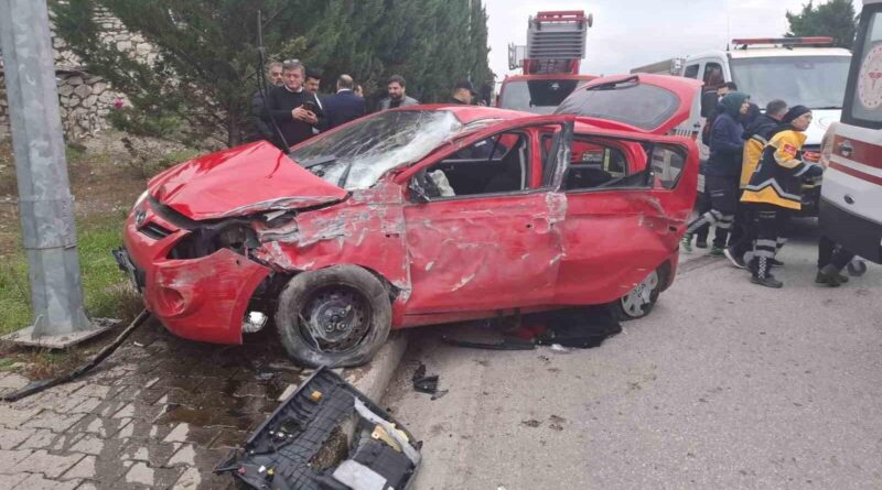 Karabük'te 5000 Evler Köprüsü'nde trafik kazası 3 kişi yaralı 1