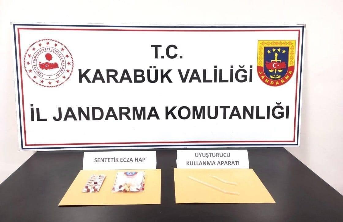 Karabük’te Jandarma Ekipleri 3 Şahsı Uyuşturucu Kullanma Aparatı ile Yakaladı