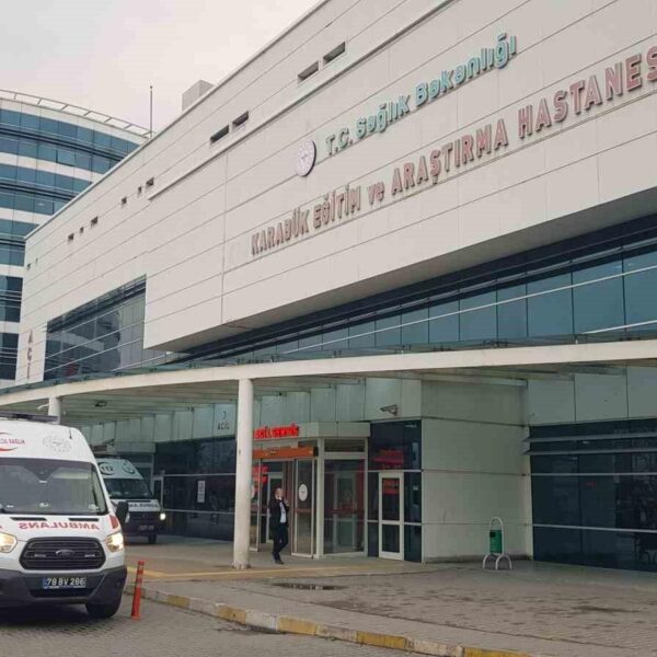 Karabük'te kaza sonrası ambulanslar-4