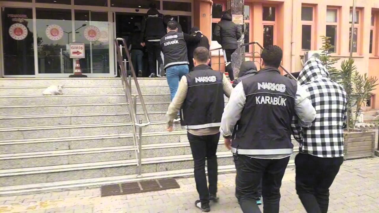 Karabük’te Polis Operasyonları Sonucu 3 Şüpheli Tutuklandı