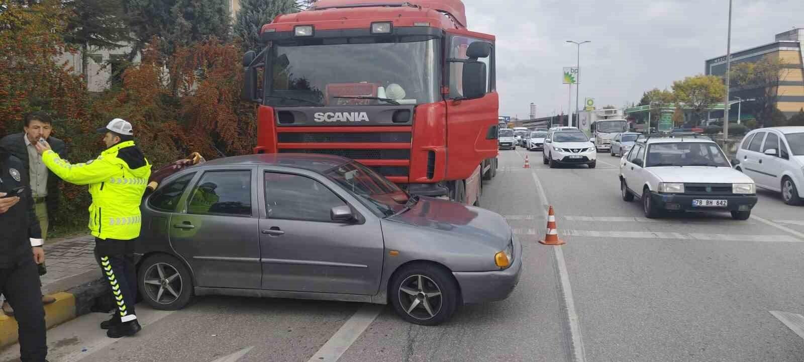 Karabük’te tır ile otomobil çarpışması 2 yaralı