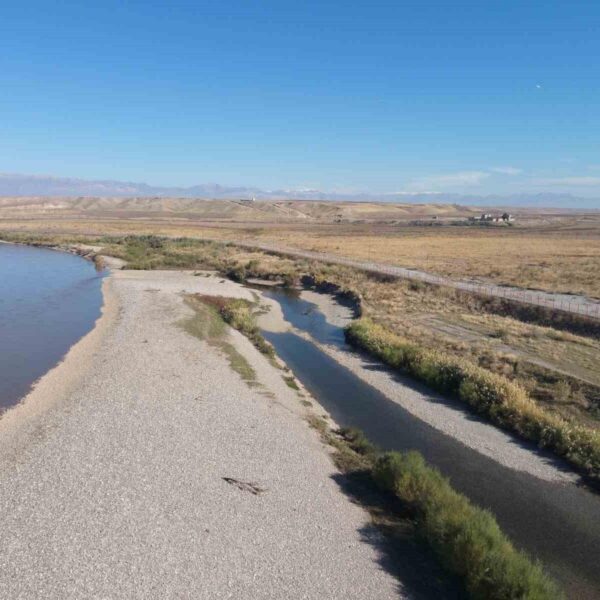 Kayıp gencin ailesini ziyaret eden Şırnak Valisi Birol Ekici ve Cizre Kaymakamı Ahmet Vezir Baycar-3