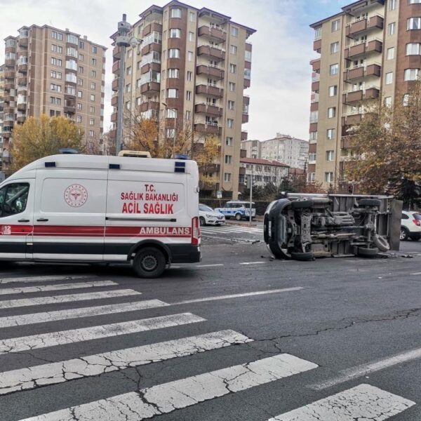 Kayseri'de araç kamerasına yansıyan kaza