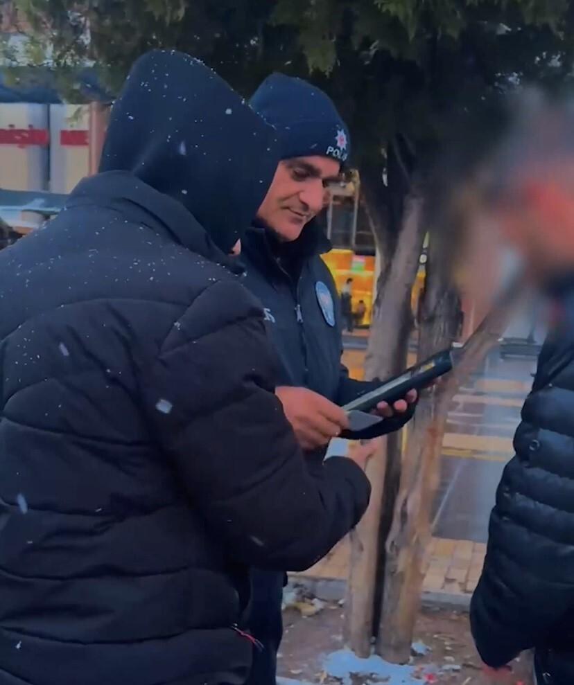 Kayseri’de 35 Ekip 20 ‘Şok’ Uygulaması Yaparak 4 Bin 645 Şahsı Sorguya Alan Polis