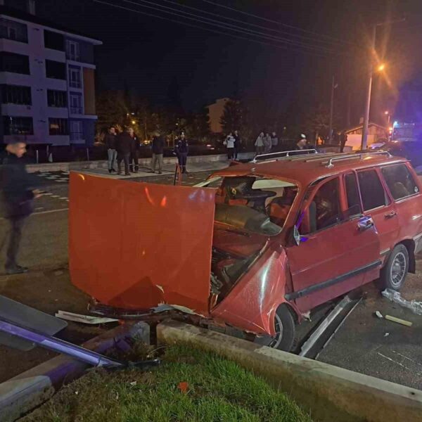 Kazada sürücü olay yerinden kaçtı-3