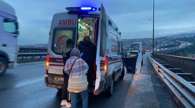 Kocaeli'nde TEM Otoyolu'nda 4 Aracın Karıştığı Kaza 5 Kişi Yaraladı 1