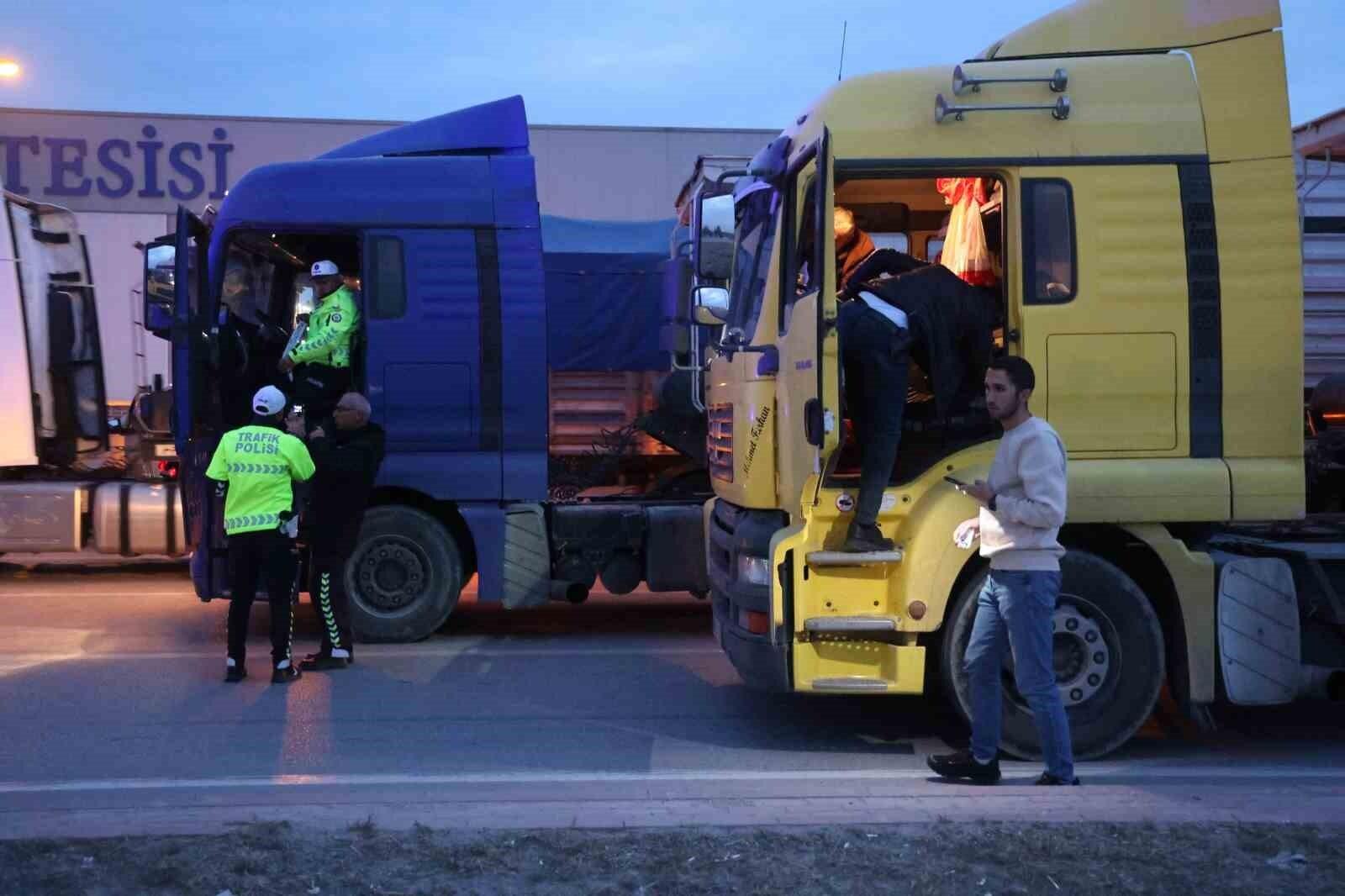 Konya’da 2 Tır Sürücüsü Dur İhtarına Uymadıkları İçin 30 kilometre Kaçtı ve Gözaltına Alındı