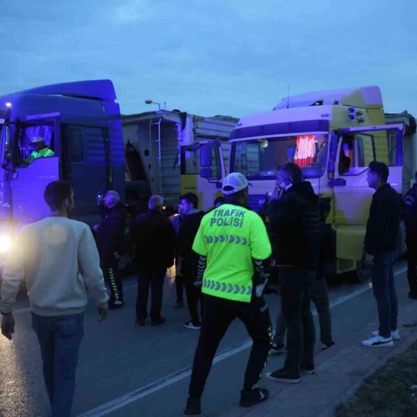 Konya'da Tehlikeli Seyir Yaparak Kaçan 2 Tır Sürücüsü Gözaltına Alındı-2