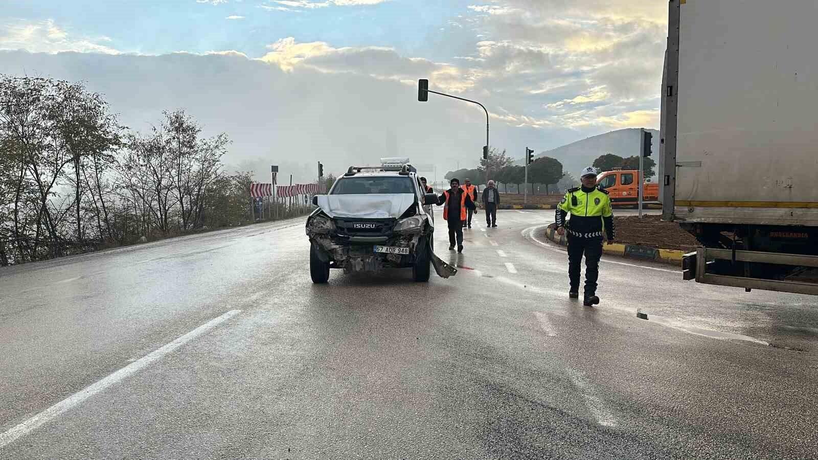 Kurubenzinlik Kavşağında Trafik Kazasında 2 Kişi Yaralandı