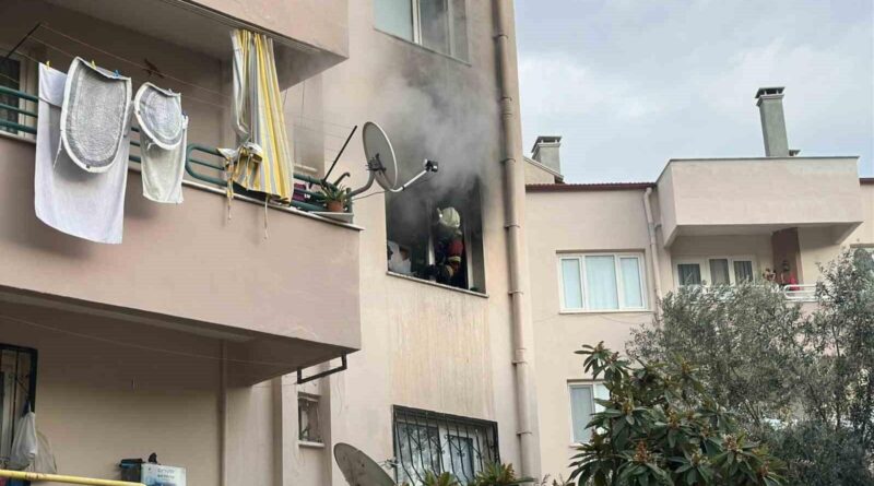 Kuşadası'nda Elektrikli Battaniyeden Yangın 1