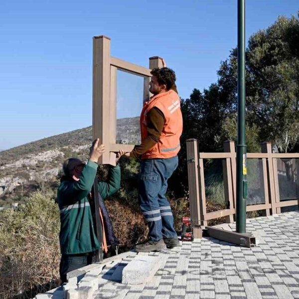 Kuşadası’nda yol yapım ve bakım çalışmaları sürüyor
-11