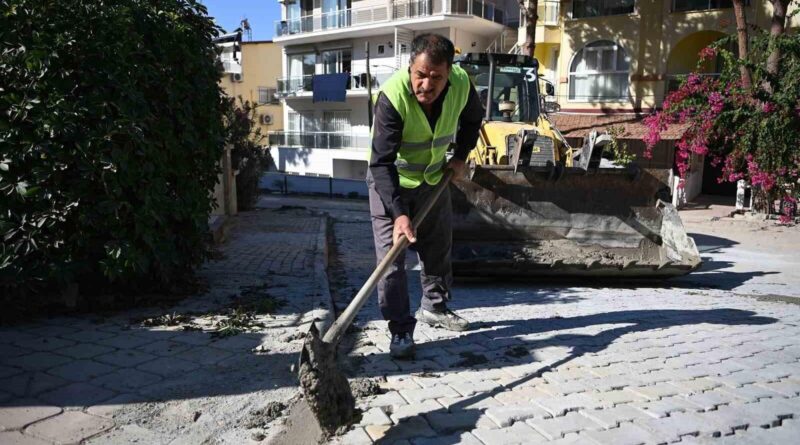 Kuşadası’nda yol yapım ve bakım çalışmaları sürüyor 1