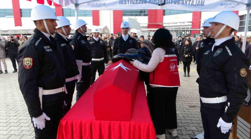 Malatya'da Devrilen Tırda Şehit Olan Polis Memuru Lütfü Beykoz'un Cenaze Törenine Önemli Kişiler Katıldı 1