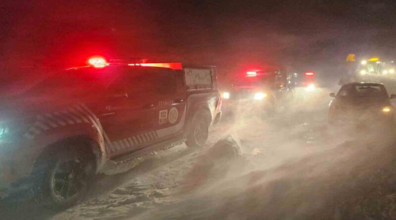 Malatya'da Kar Yoğunluğu Nedeniyle Vatandaşlar Mahsur Kaldı 1