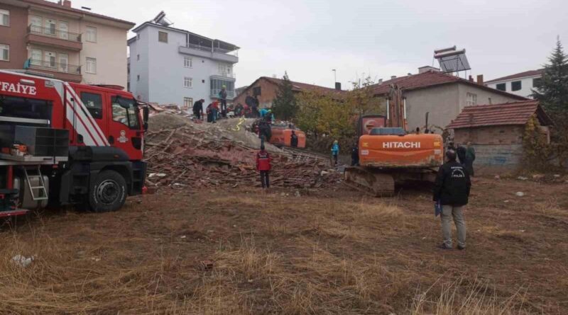 Malatya'da Kepçe Operatörü Enkaz Altında Kaldı 1