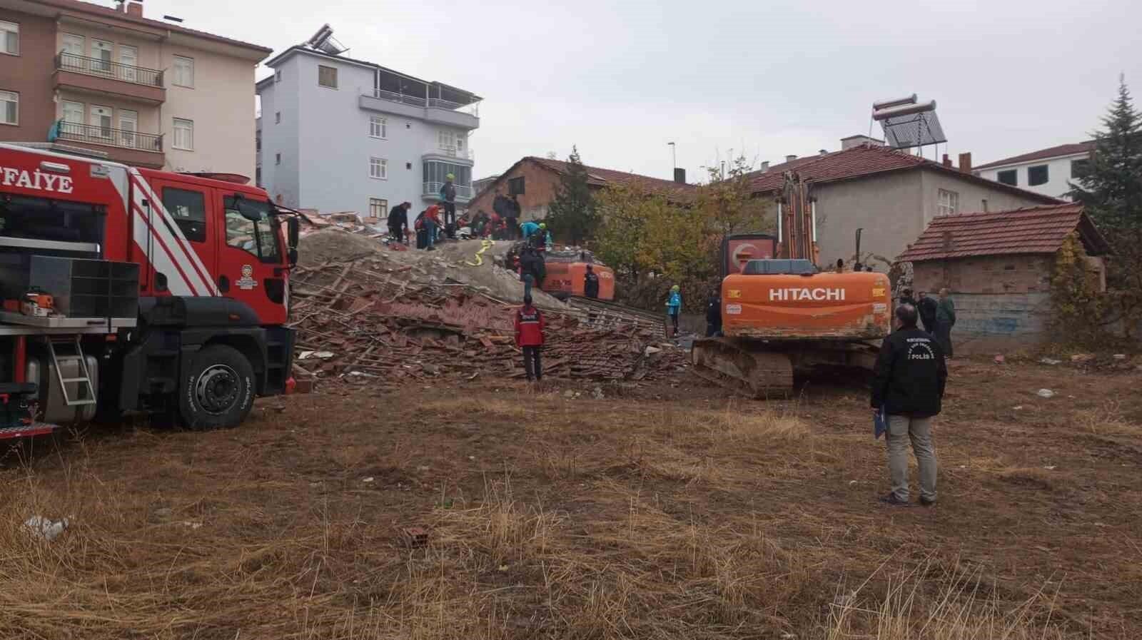 Malatya’da Kepçe Operatörü Enkaz Altında Kaldı