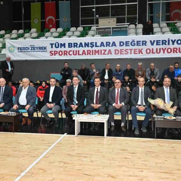 Manisa Büyükşehir Belediyesi, 81 amatör spor kulübüne 4 milyon lira destek verdi.-3