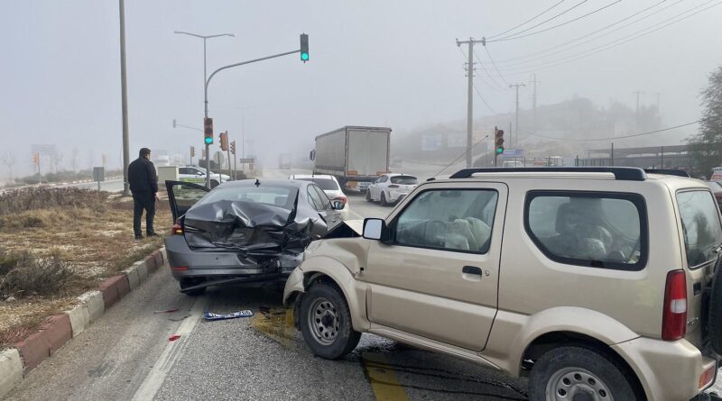 Manisa'da Sisli Havada 3 Araçlı Trafik Kazası 1