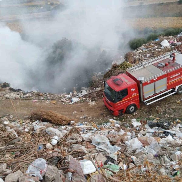 Manisa Sarıgöl'de çöplük yangını-1