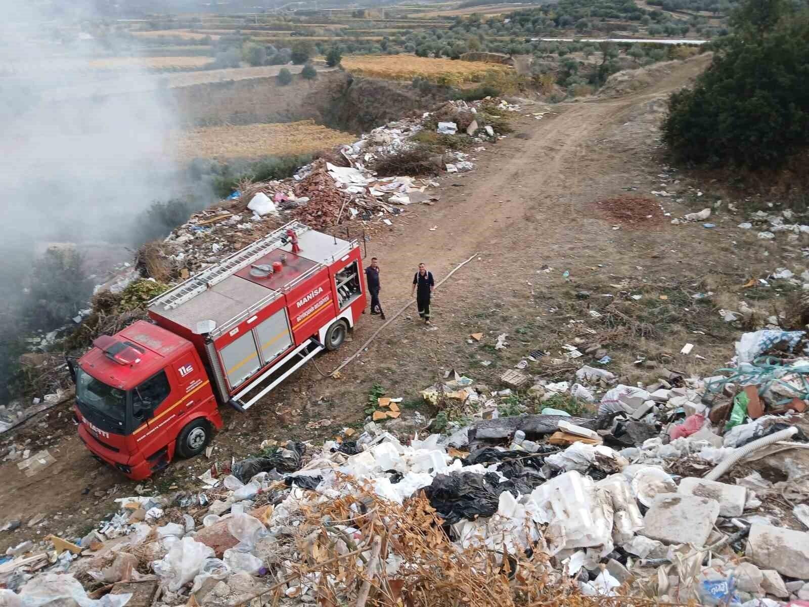 Manisa Sarıgöl Emcelli Mahallesi’ndeki Çöplükte Yangın