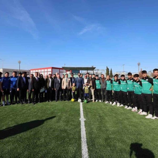 Manisa’ya 245 seyircili yeni futbol sahası kazandırıldı
-13