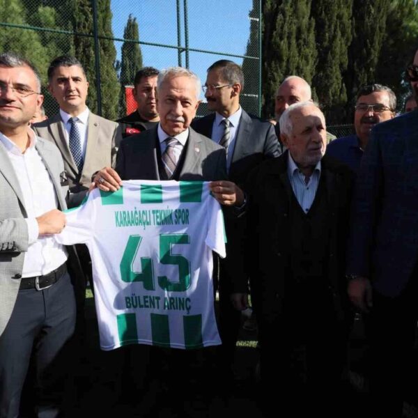 Manisa’ya 245 seyircili yeni futbol sahası kazandırıldı
-14