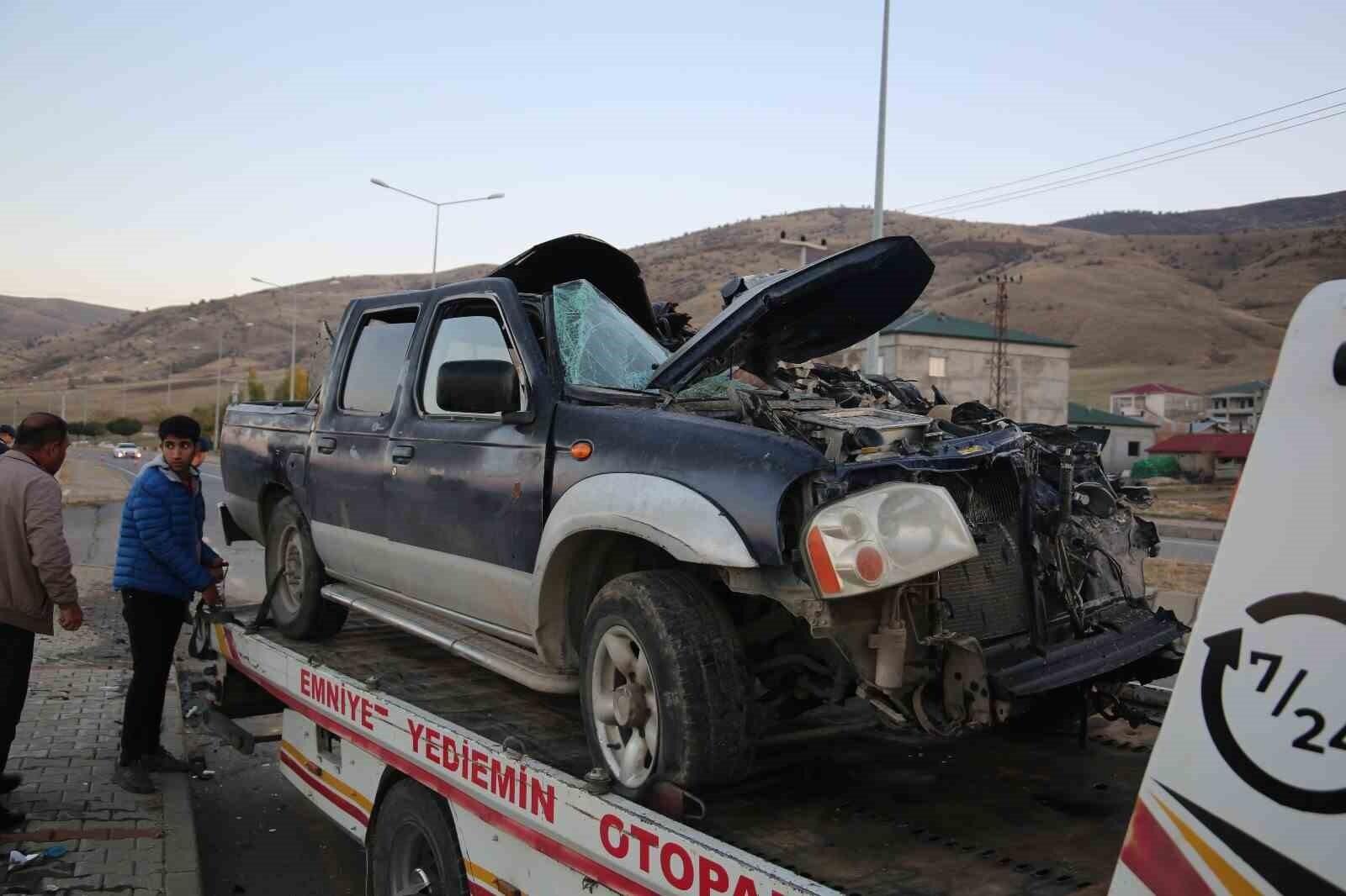 Muş’ta Kamyon ile Pikap Çarpışması Sonucu 3 Kişi Yaralandı