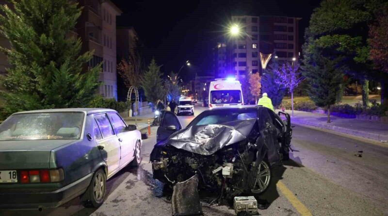 Nevşehir'de Alkollü Aday Sürücü 4 Araca Çarparak Durdu 1