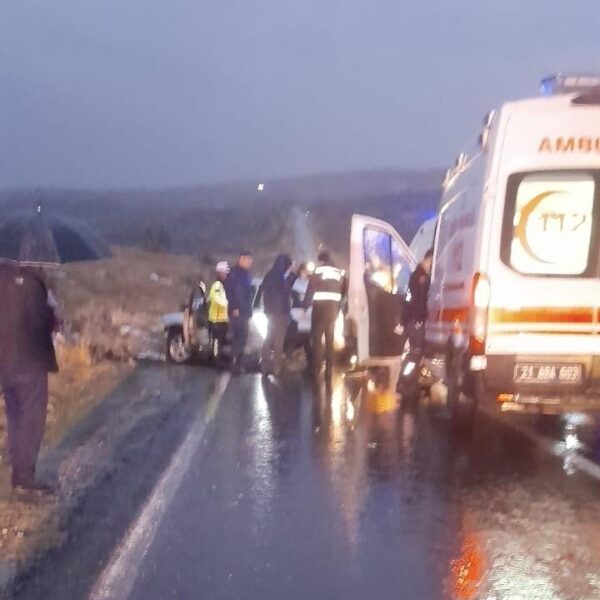 Ölümcül trafik kazasında yaralılar hastaneye kaldırıldı