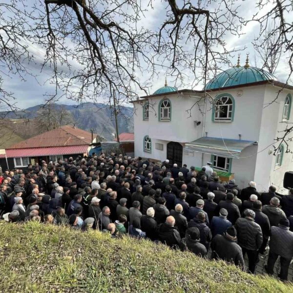 Ordu'da Kazada Hayat Kaybeden Arslan Türkcan'ın Cenaze Töreninde Toplanan Kalabalık-1