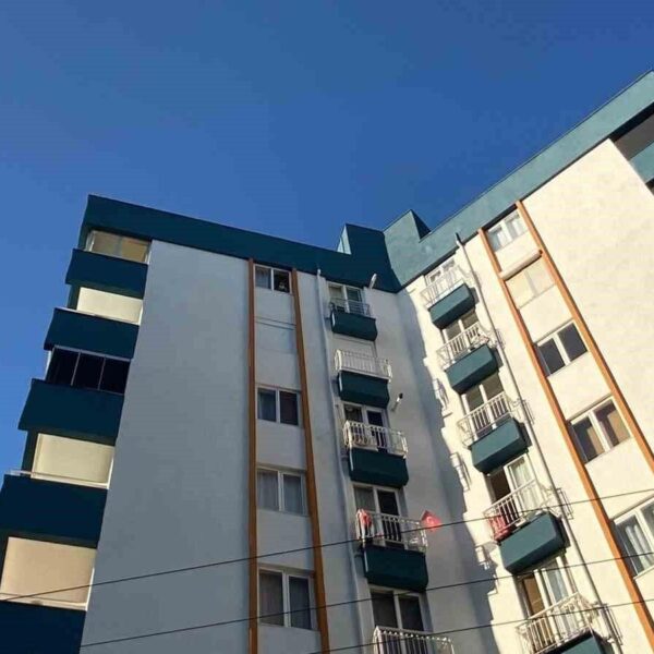 Polis Antalya'da bir apartmanda 3 kardeşin ölümünü inceliyor-3