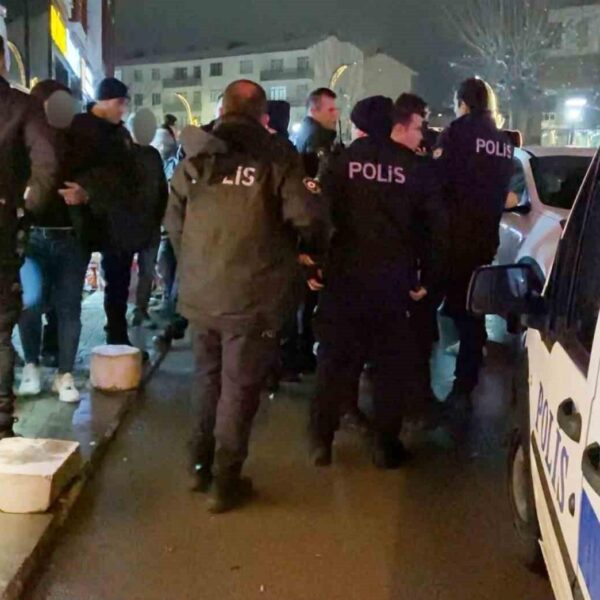 Polis ekiplerinin müdahale ettiği kavga sahnesi-2