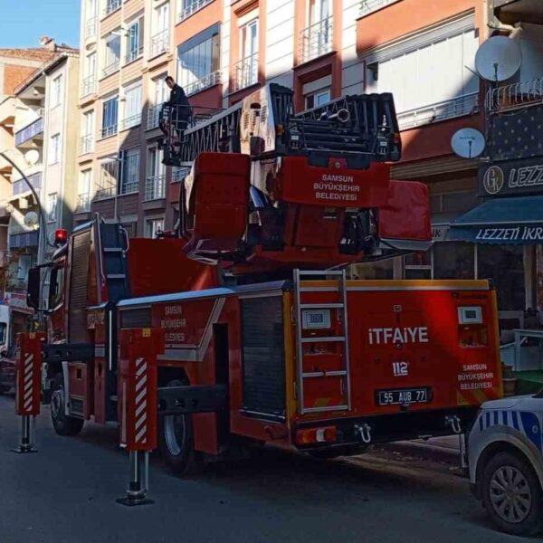 Polis, itfaiye ve sağlık ekipleri yaşlı kadının sağlığına baktı