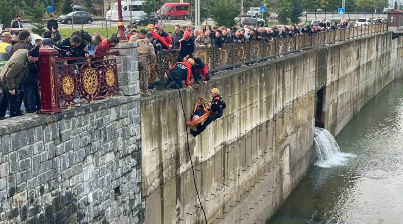 Rize'nde Öğrenci Servisi ile Cip Çarpışması Soner Ç. ve 9 Öğrencinin Yaralandığı Kazadan Soner Ç. İhtisas'a Kaldırıldı 1