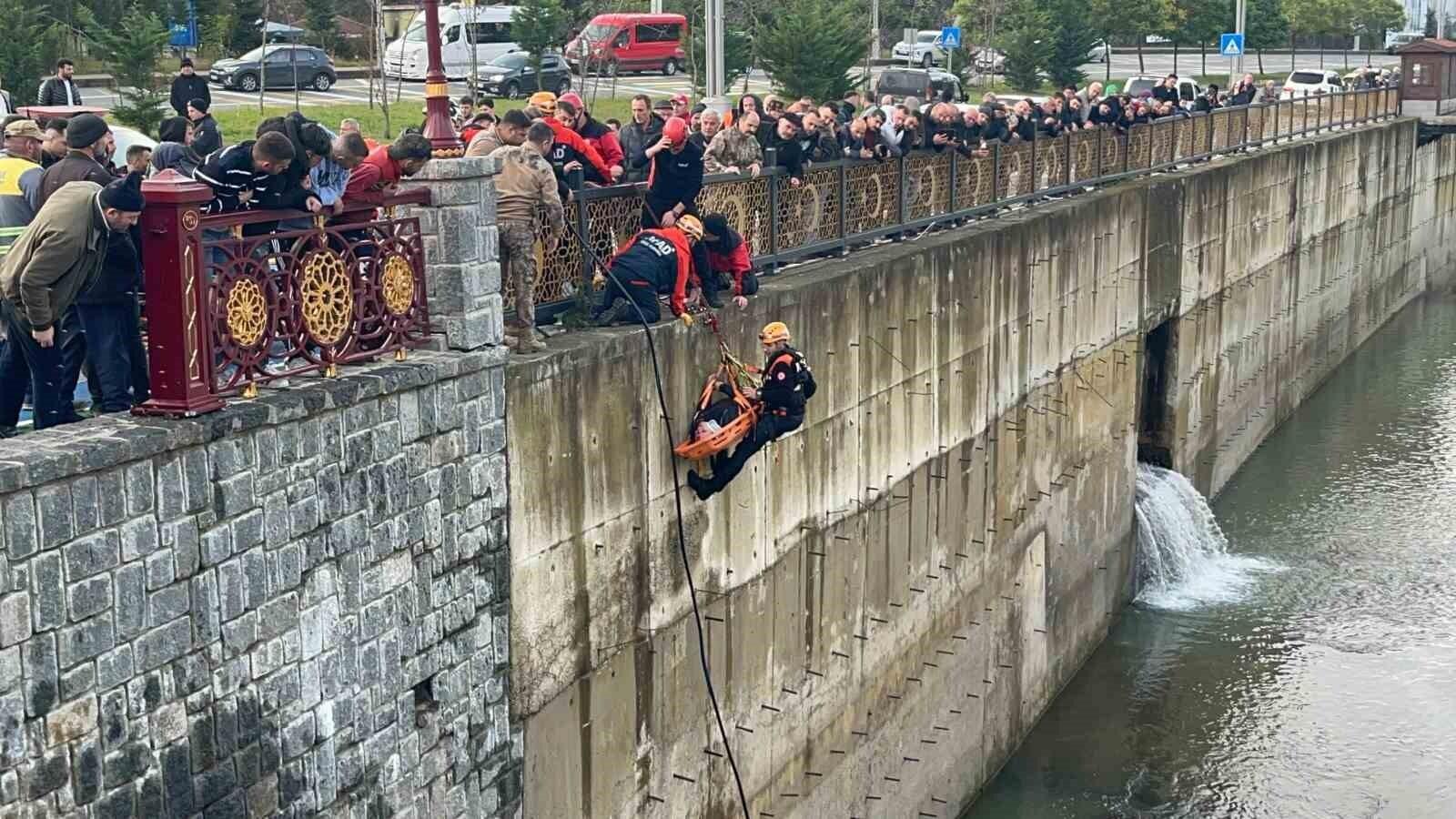 Rize’nde Öğrenci Servisi ile Cip Çarpışması Soner Ç. ve 9 Öğrencinin Yaralandığı Kazadan Soner Ç. İhtisas’a Kaldırıldı